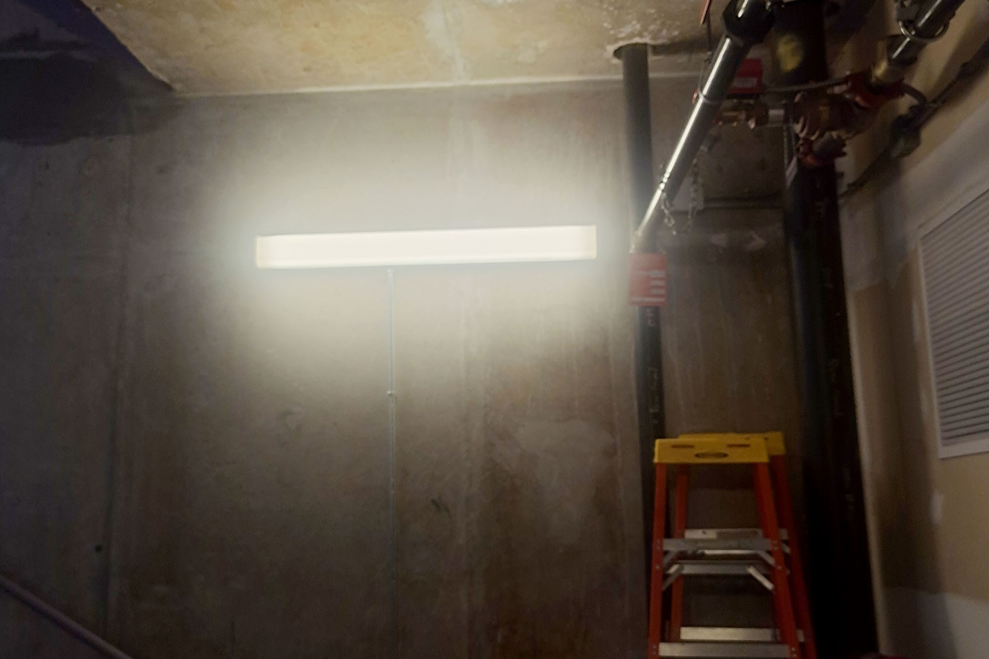 آخرین مورد شرکت کاربردهای چراغ راه پله LED
